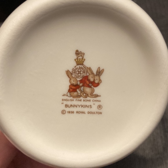 SOLD ELSEWHERE Vintage Bunnykins Hug a Mug Fishing - Picture 4 of 4